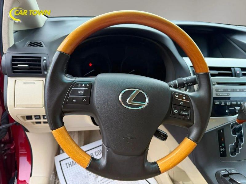 Vehicle photo 19