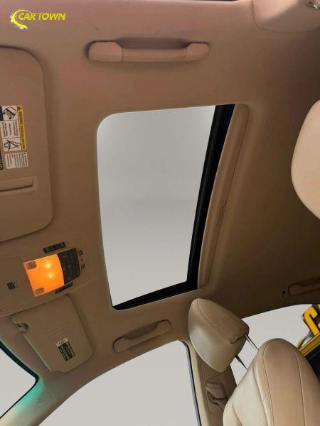 Vehicle photo 23