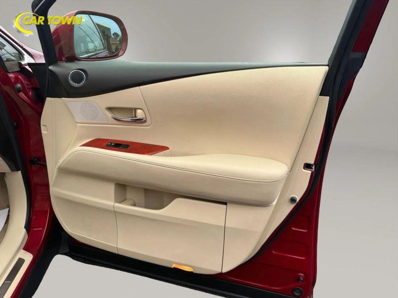 Vehicle photo 24
