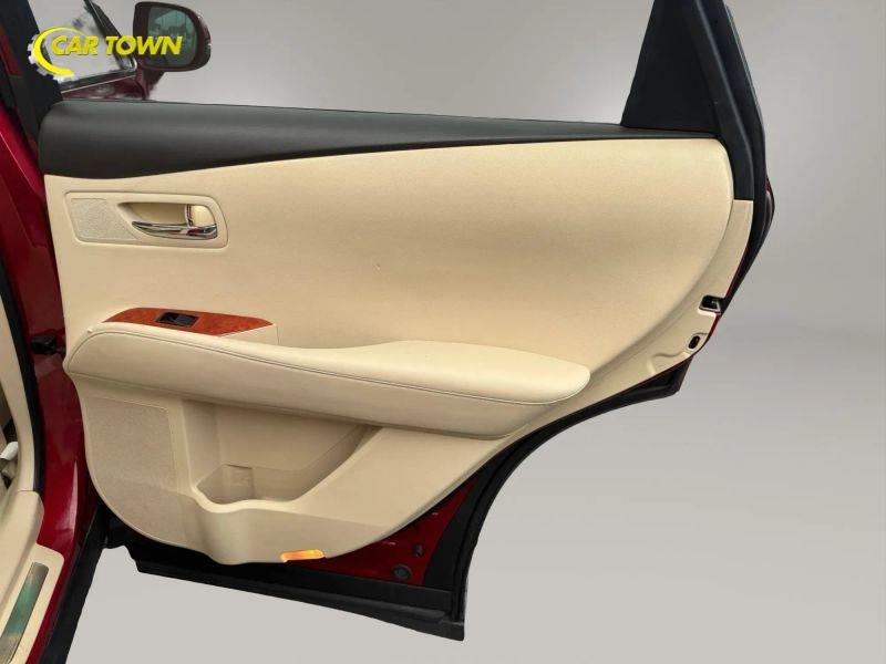 Vehicle photo 28