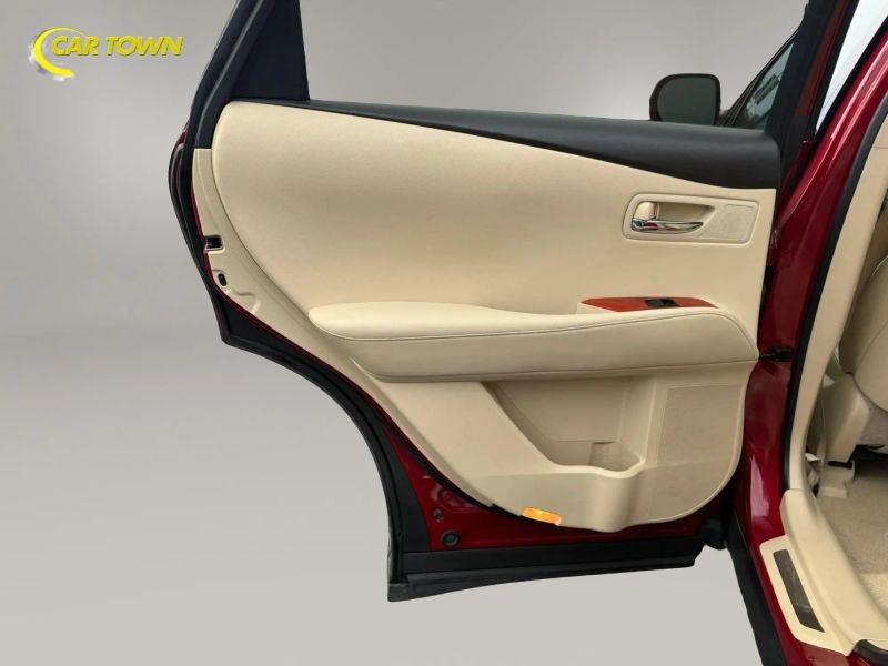 Vehicle photo 29