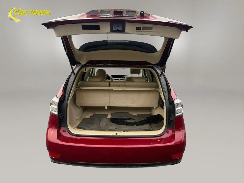 Vehicle photo 30