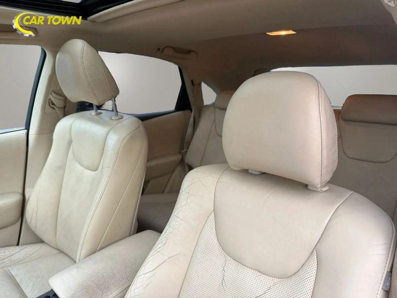 Vehicle photo 32