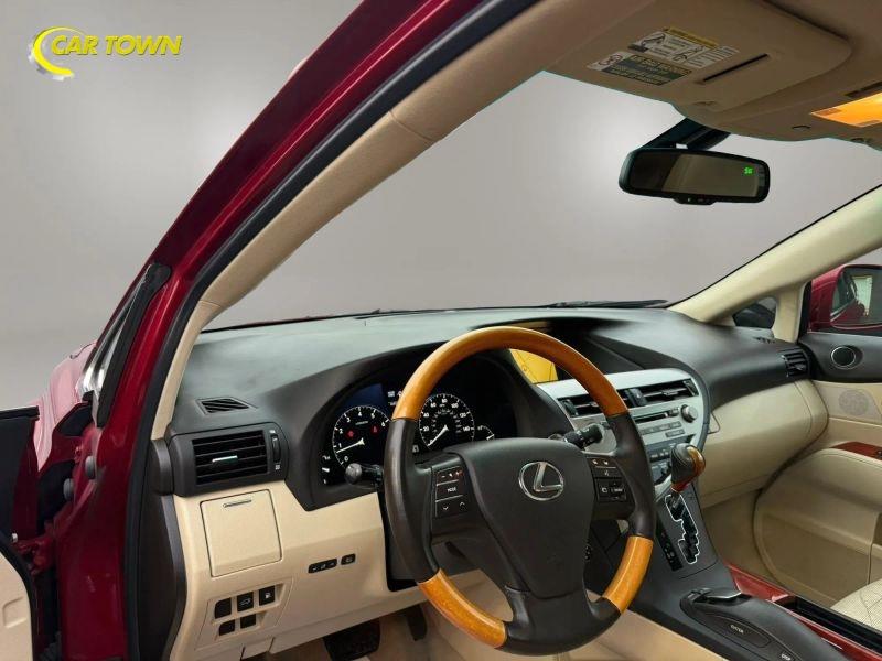 Vehicle photo 33