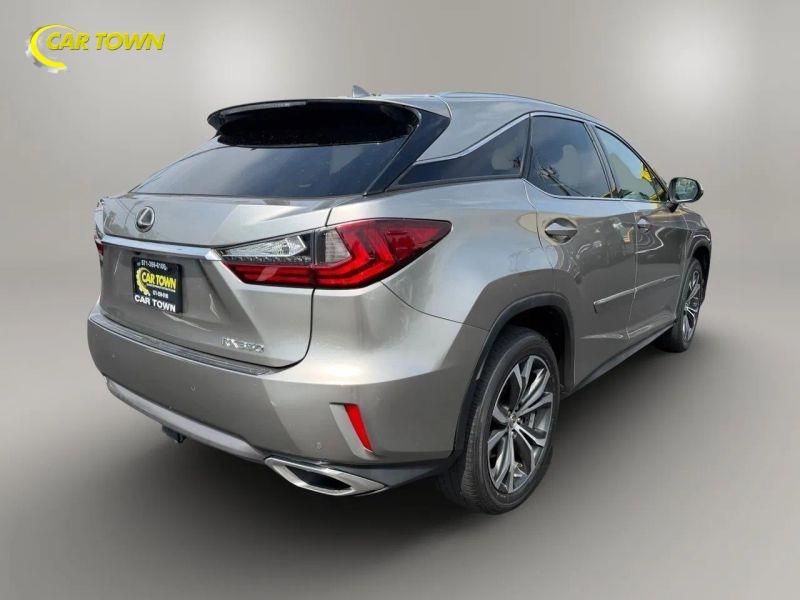 Vehicle photo 10