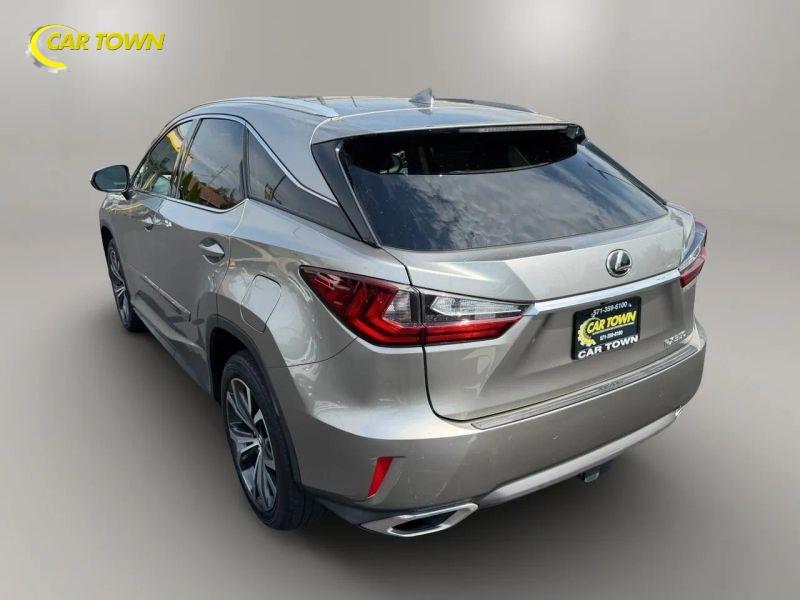 Vehicle photo 13