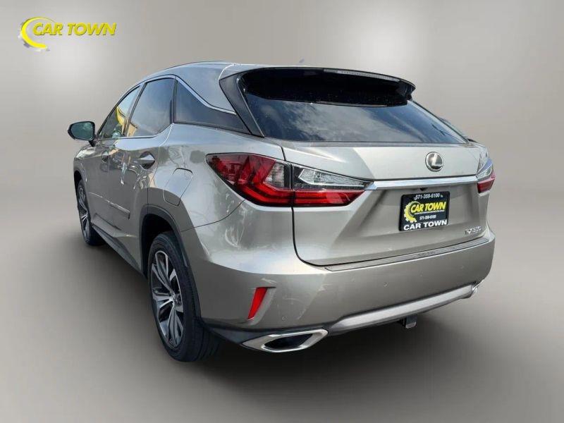 Vehicle photo 14