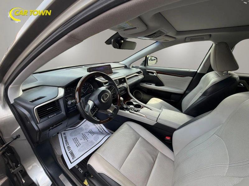 Vehicle photo 15