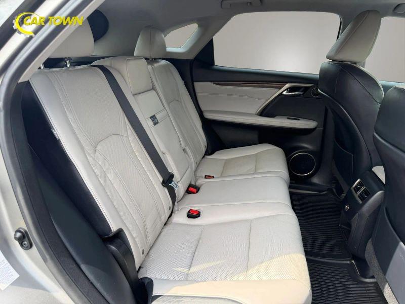 Vehicle photo 19