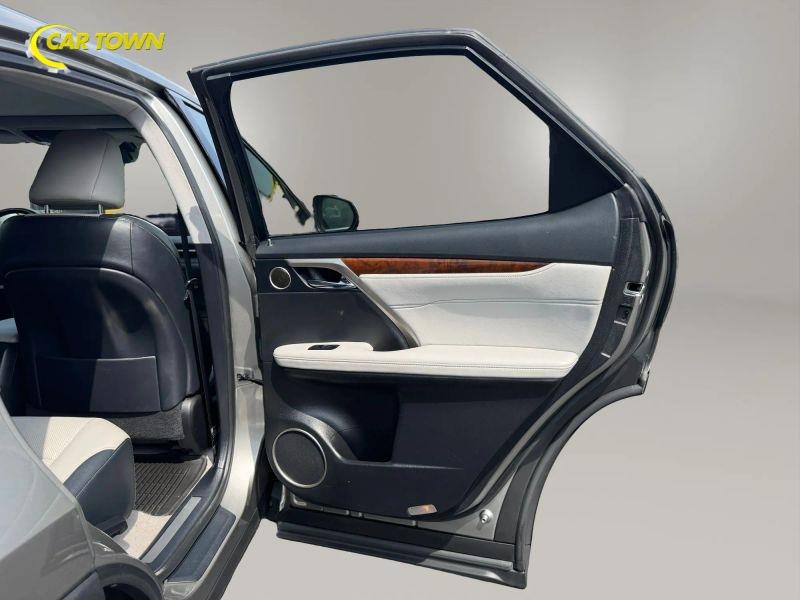 Vehicle photo 20