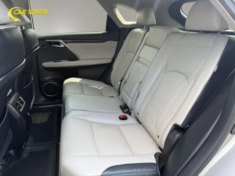 Vehicle photo 21