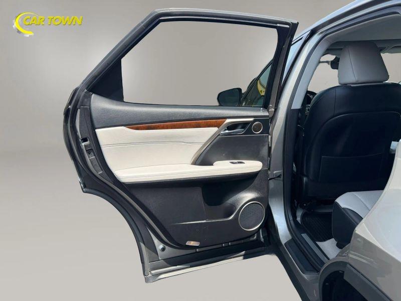 Vehicle photo 22
