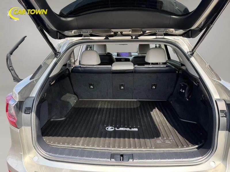 Vehicle photo 23