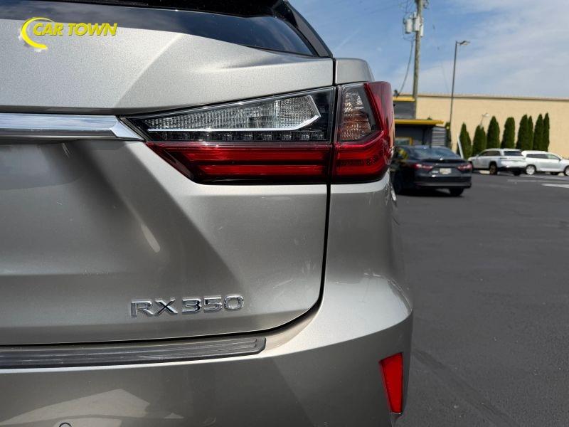 Vehicle photo 25