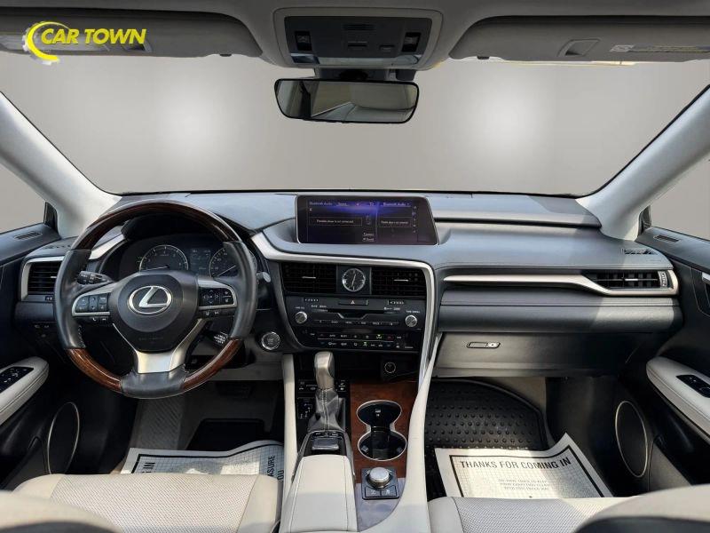 Vehicle photo 28