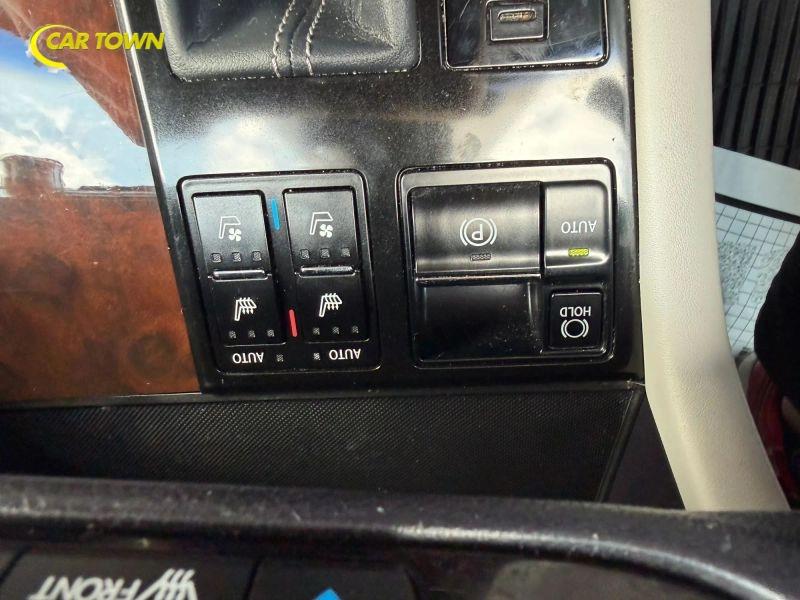 Vehicle photo 30