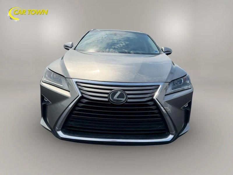 Vehicle photo 4