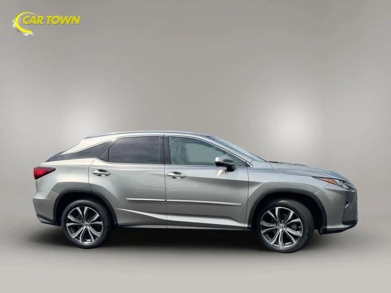 Vehicle photo 7