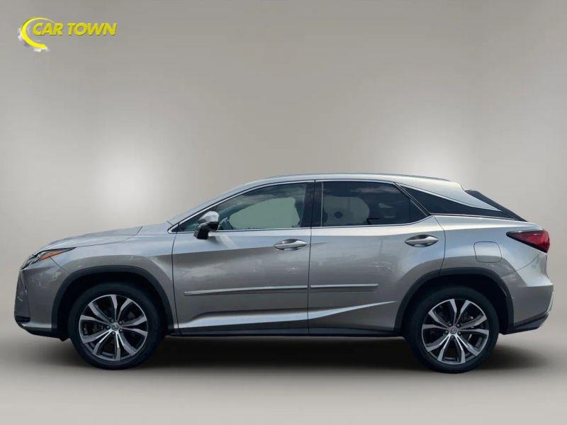 Vehicle photo 8