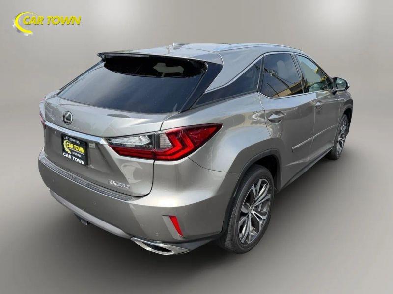 Vehicle photo 9