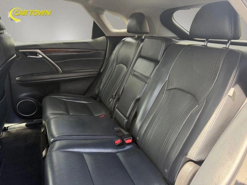 Vehicle photo 19