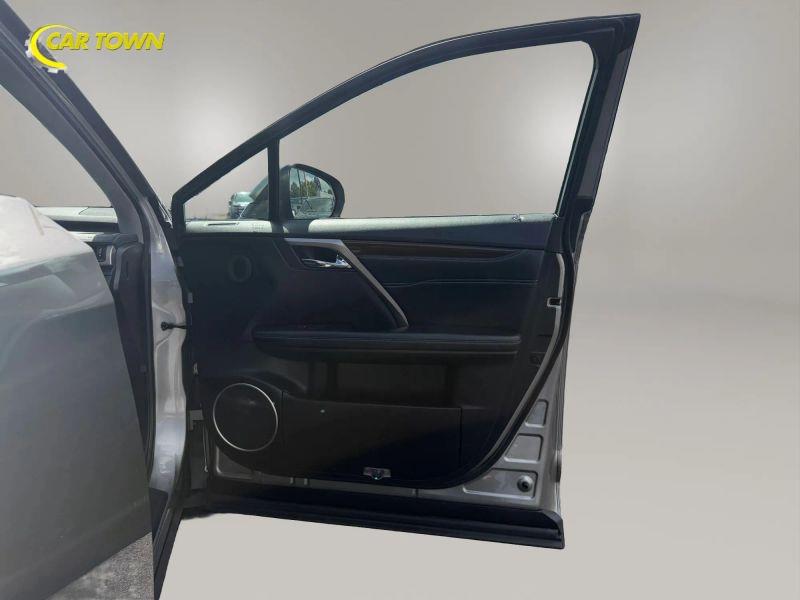 Vehicle photo 23