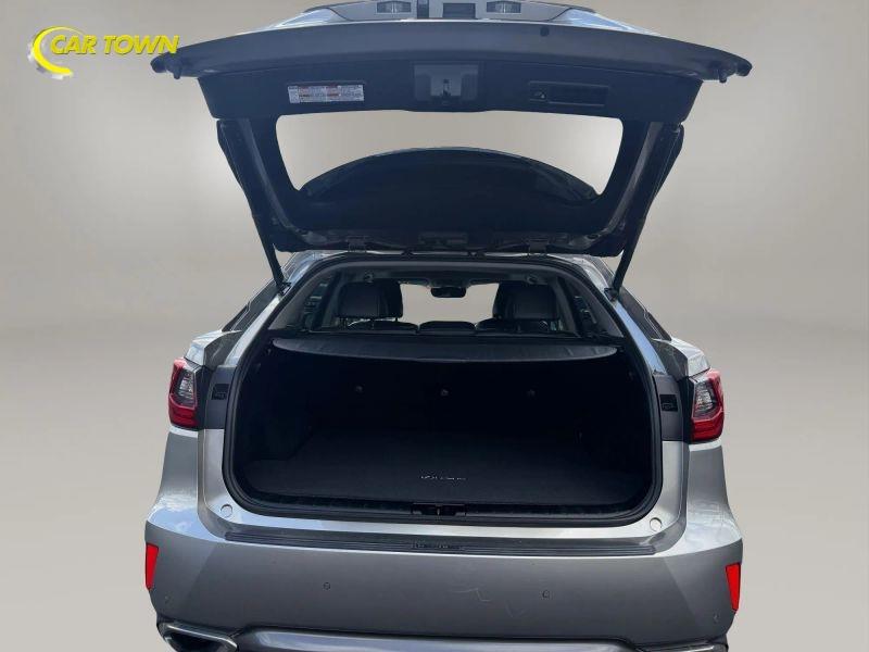 Vehicle photo 26