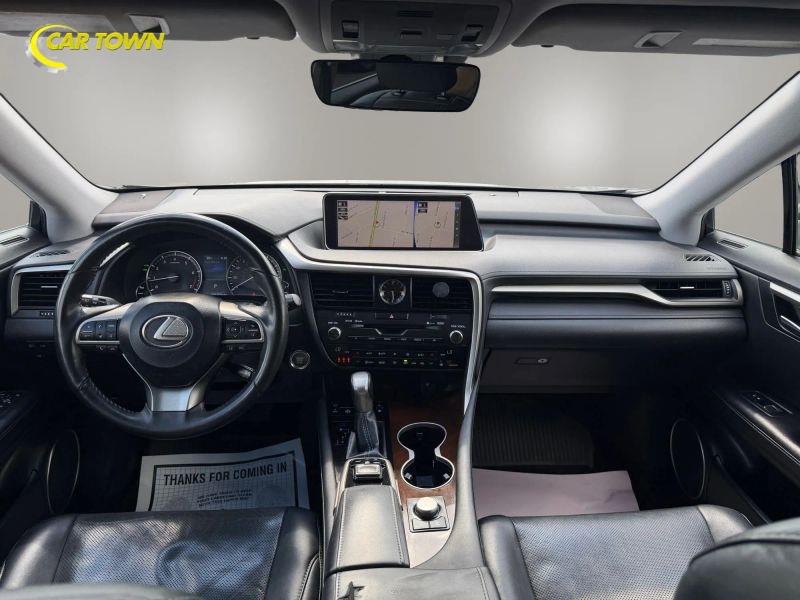Vehicle photo 32