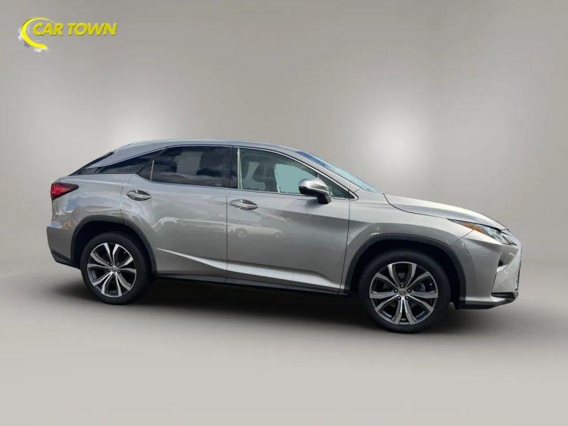 Vehicle photo 7