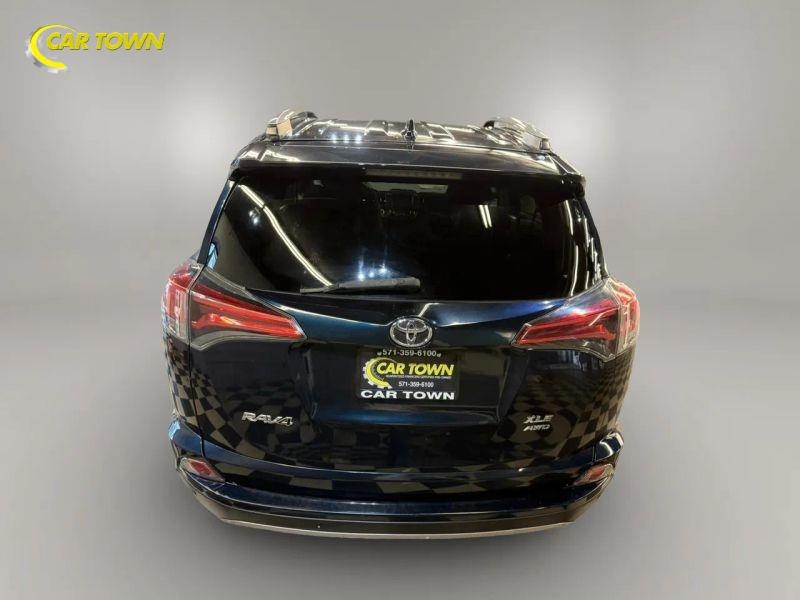 Vehicle photo 10