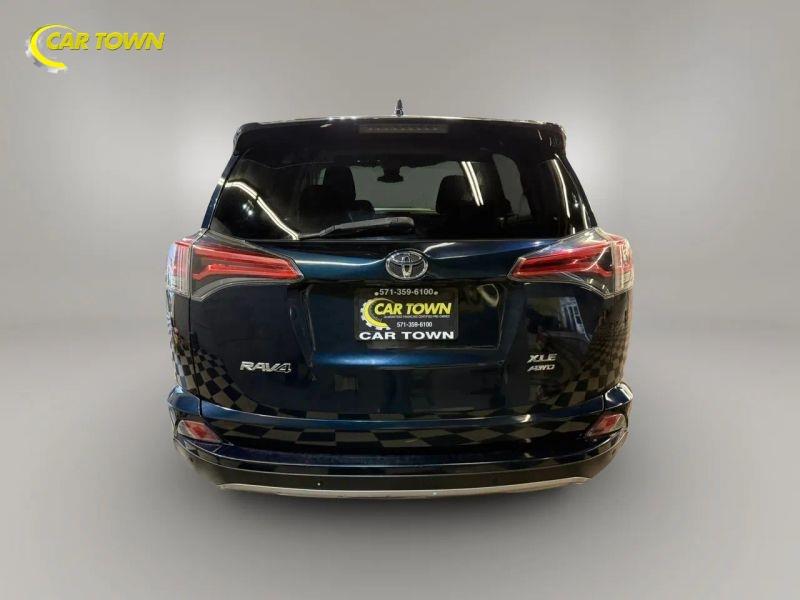 Vehicle photo 11