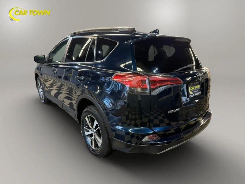 Vehicle photo 13