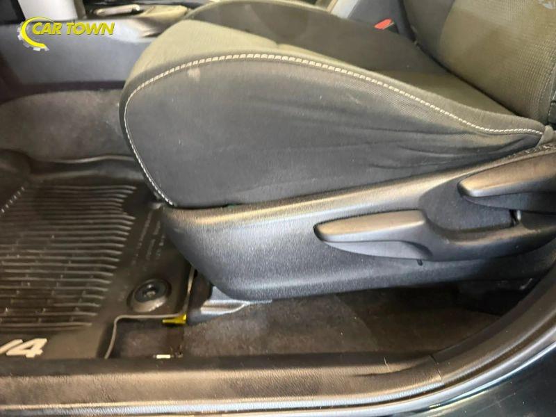 Vehicle photo 18