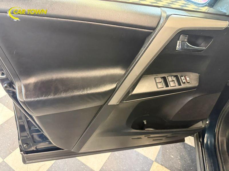 Vehicle photo 19