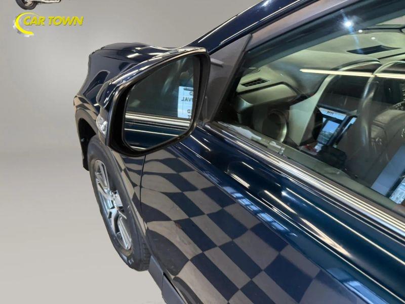 Vehicle photo 34