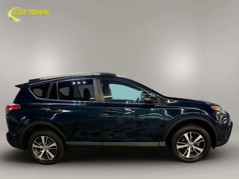 Vehicle photo 7