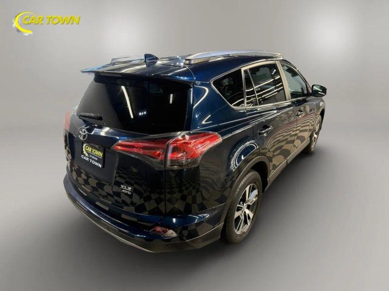 Vehicle photo 8