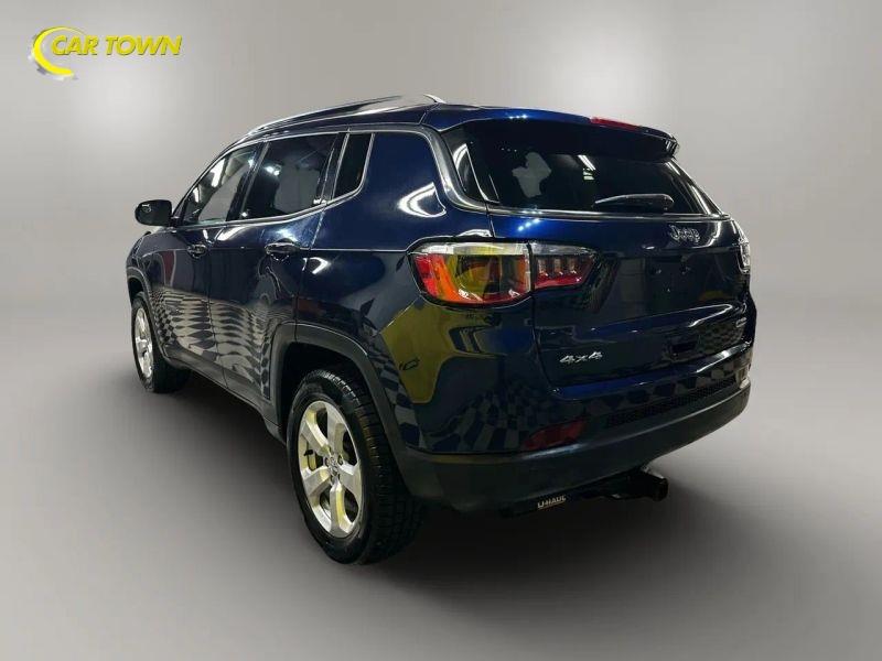 Vehicle photo 13