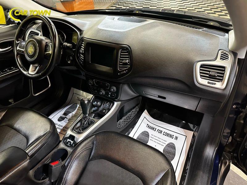 Vehicle photo 21