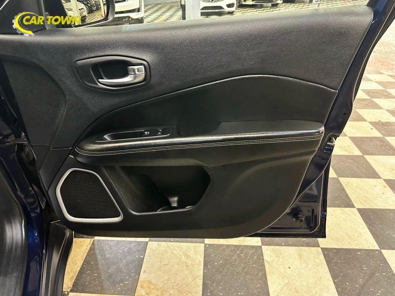Vehicle photo 22