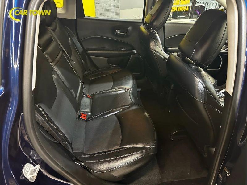 Vehicle photo 24