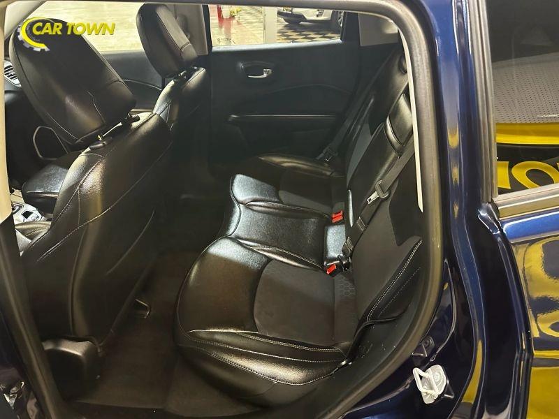 Vehicle photo 27