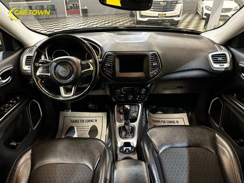 Vehicle photo 29