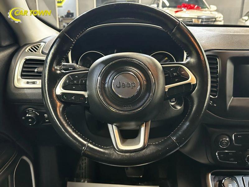 Vehicle photo 31
