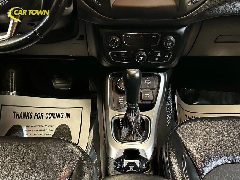 Vehicle photo 33