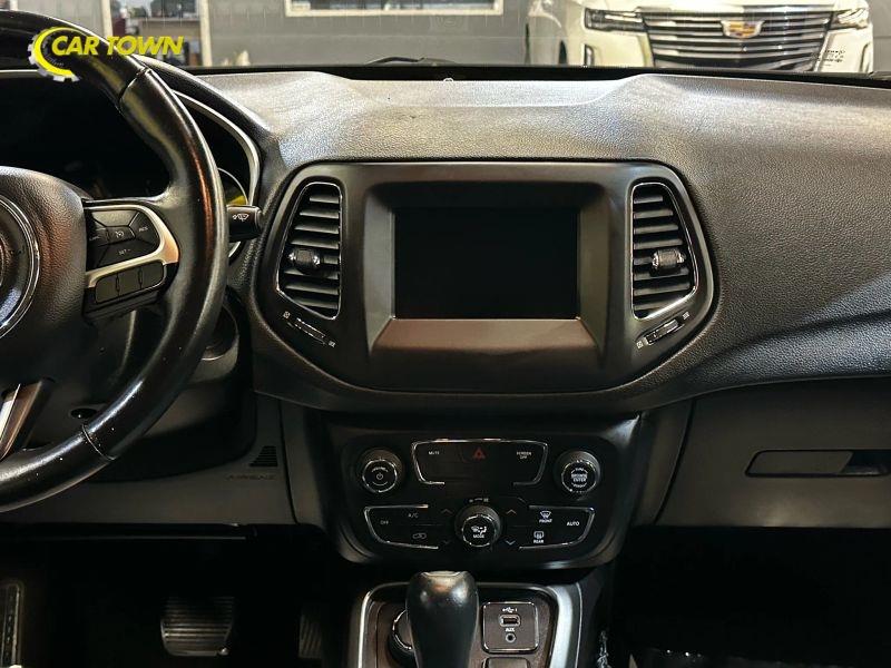 Vehicle photo 34