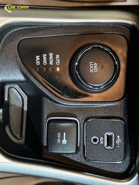 Vehicle photo 35