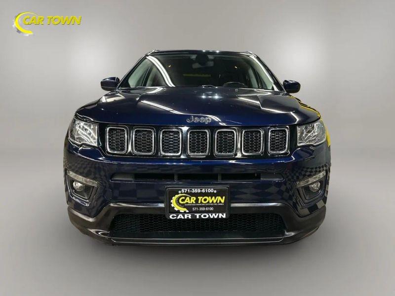 Vehicle photo 4