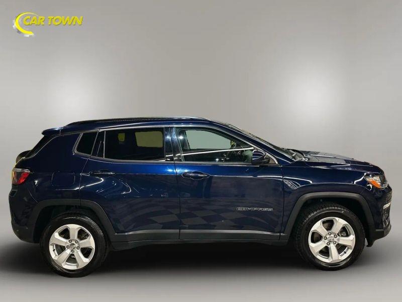 Vehicle photo 7