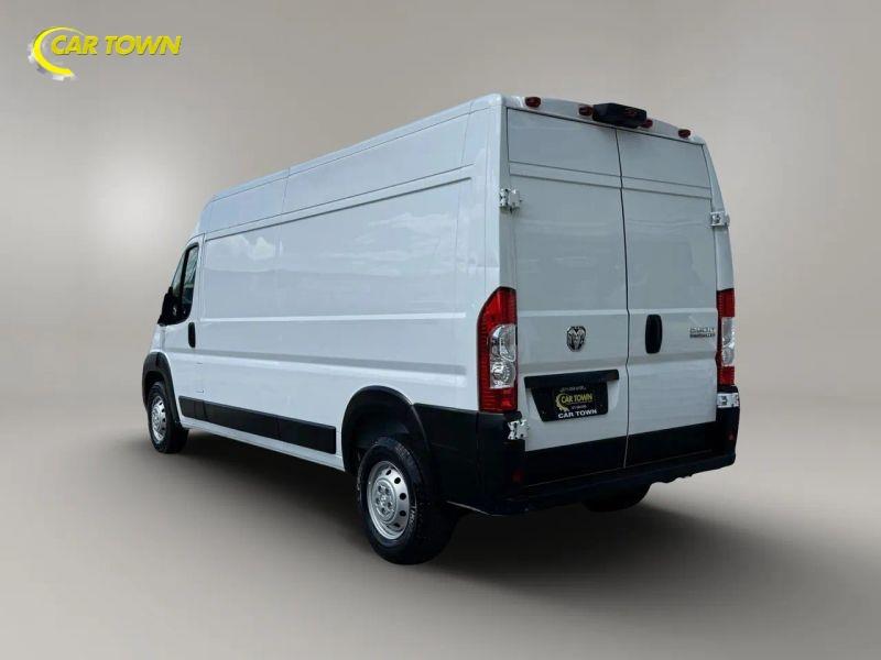 Vehicle photo 10
